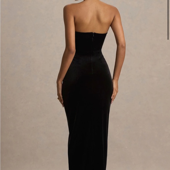Club L London ILLUSION
Black Velvet Bandeau Maxi Dress With Bow Detail - Picture 2 of 6